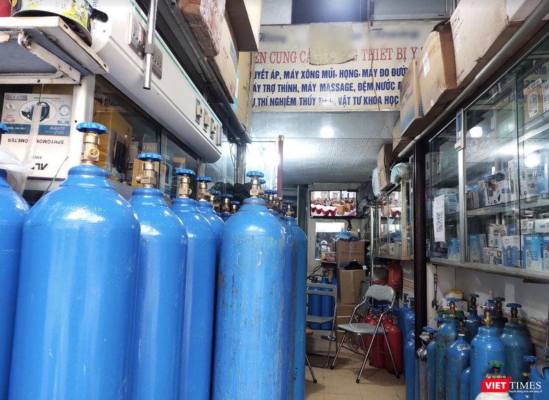 Cửa hàng bán thiết bị y tế, máy đo SpO2 (Ảnh - Minh Thuý)
