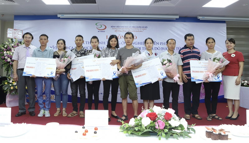 Hình ảnh các gia đình nhận hỗ trợ Thụ tinh trong ống nghiệm miễn phí tại Bệnh viện Nam học và Hiếm muộn Hà Nội (Ảnh - BVCC)