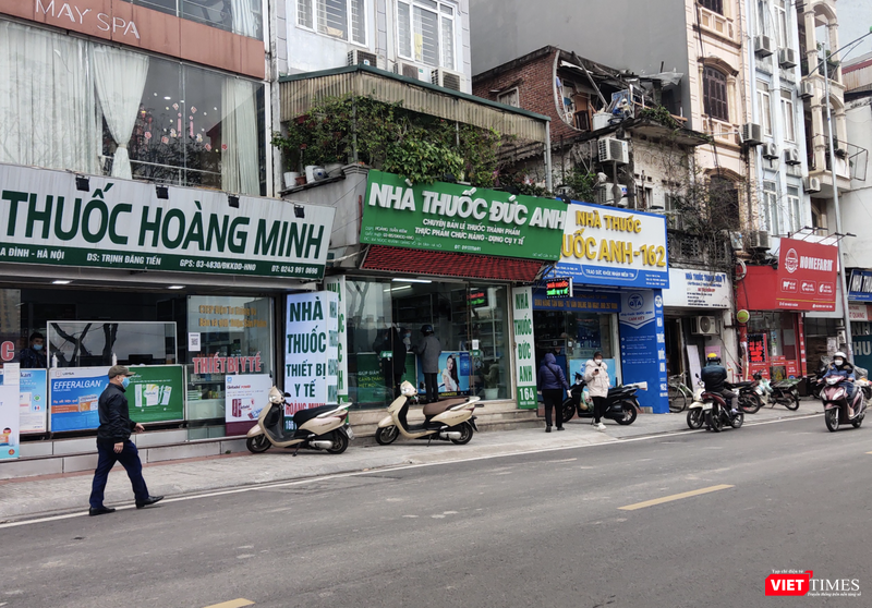 Dãy nhà thuốc ở Ngọc Khánh, Ba Đình (Ảnh - Minh Thuý)