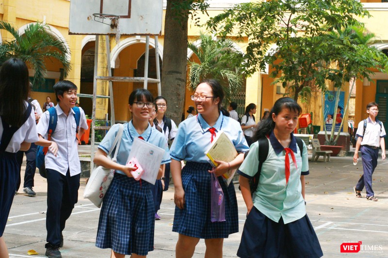 Kết thúc môn thi đầu tiên trong kỳ tuyển sinh vào lớp 10 ...sau khi kết thúc môn thi đầu tiên trong kỳ tuyển sinh vào lớp 10