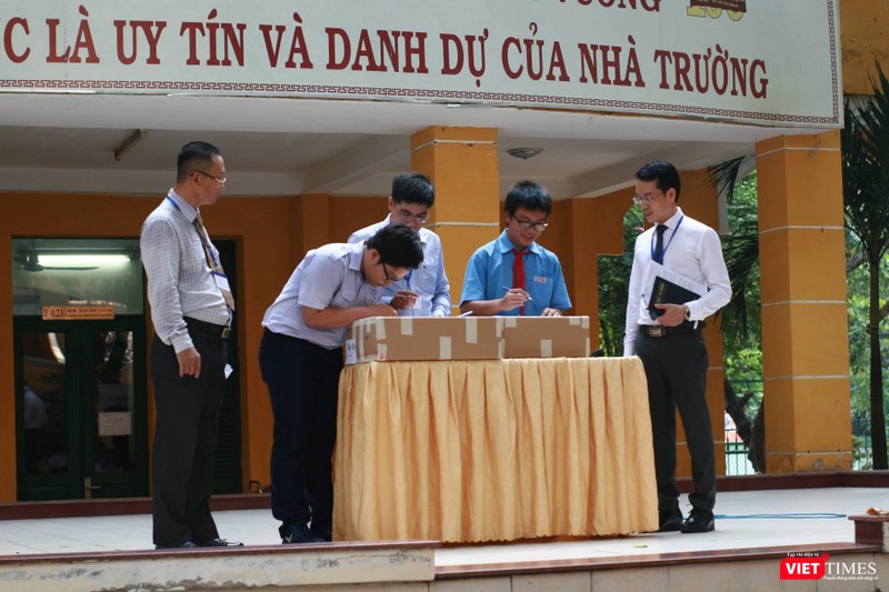 Quy trình kiểm tra đề thi diễn ra nghiêm túc