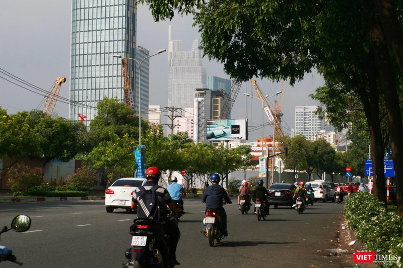 Vì ngày cuối tuần nên các điểm nóng giao thông như đường Nguyễn Hữu Cảnh không còn tình trạng kẹt xe kéo dài. ình hình an ninh trật tự, ATGT được đảm bảo