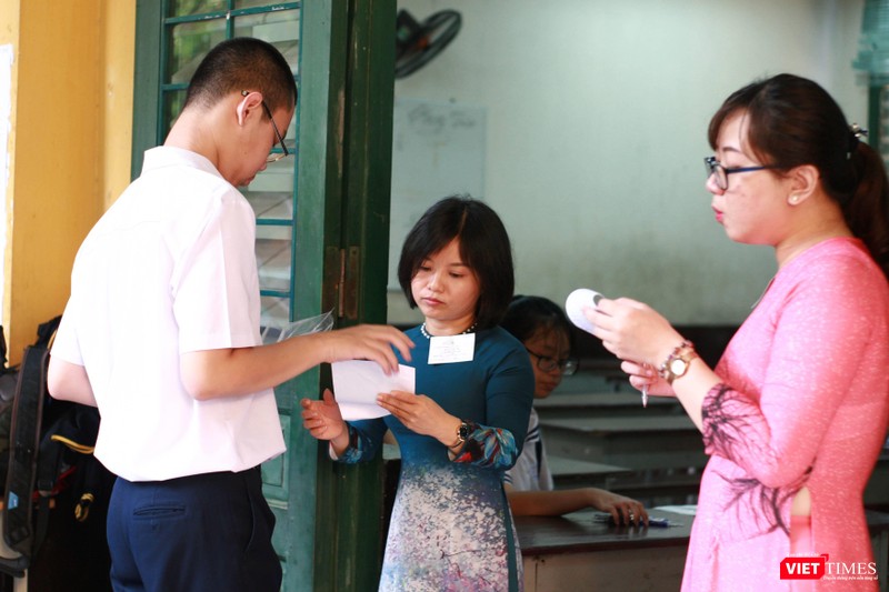 Thí sinh bắt đầu gọi vào phòng thi