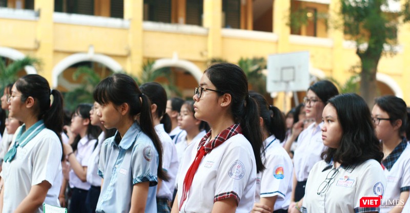 Thí sinh “khóc ròng” với đề thi Toán tuyển sinh vào lớp 10 ảnh 6 Hơn 80.000 học sinh chính thức tham dự "cuộc đua" vào lớp 10