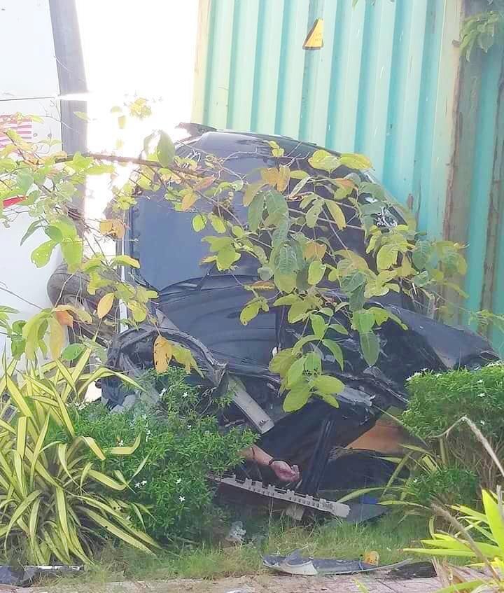 Nạn nhân bị mắc kẹt và tử vong tại chỗ Nạn nhân bị mắc kẹt và tử vong tại chỗ