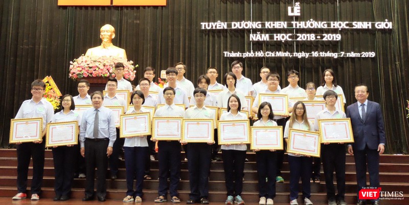 Tuyên dương hơn 600 học sinh có thành tích xuất sắc trong năm học 2018-2019
