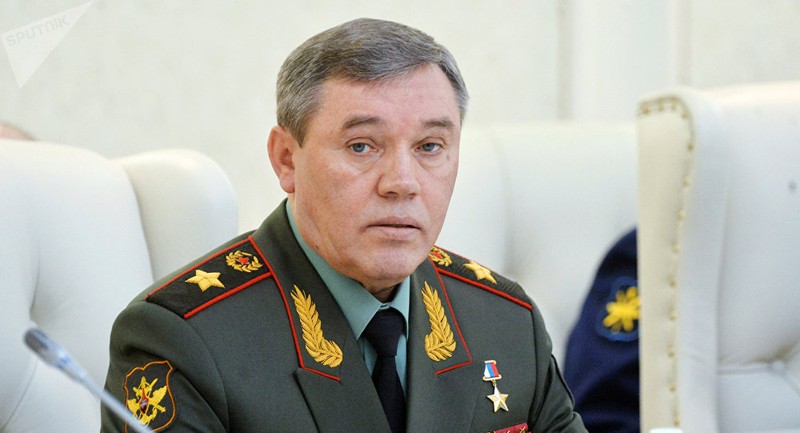 Tổng tham mưu trưởng Valery Gerasimov đe dọa Nga sẽ trả đũa nếu tính mạng binh sĩ Nga gặp nguy hiểm trong các cuộc tấn công của Mỹ.