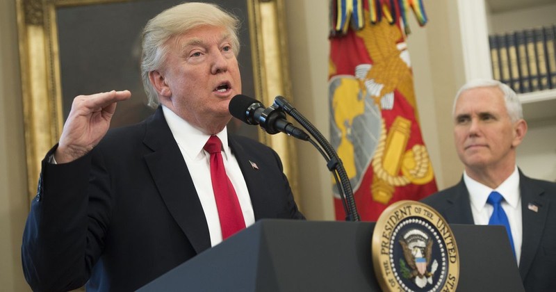 Mỹ ồ ạt nã tên lửa Tomahawk tấn công Syria: Ông Trump cao tay? ảnh 1