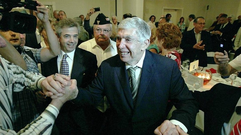 Luis Posada Carriles trong bữa tiệc được tổ chức bởi những người Cuba lưu vong mừng ông trắng án vì cáo buộc khai man trước tòa tháng 4.2011.