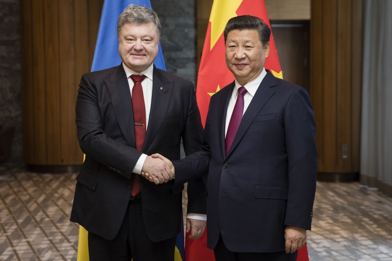 Tổng thống Ukraine Petro Poroshenko và chủ tịch Trung Quốc Tập Cận Bình. Tổng thống Ukraine Petro Poroshenko và chủ tịch Trung Quốc Tập Cận Bình.