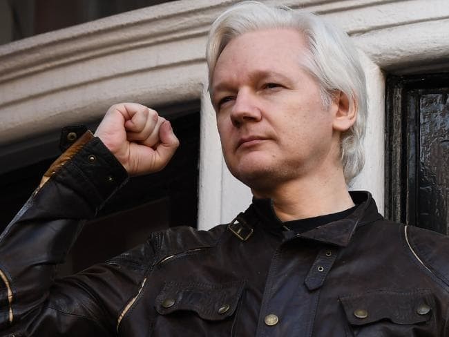 Julian Assange khẳng định nguồn tin trên WikiLeaks không đến từ nước Nga hay người Nga. Julian Assange khẳng định nguồn tin trên WikiLeaks không đến từ nước Nga hay người Nga.