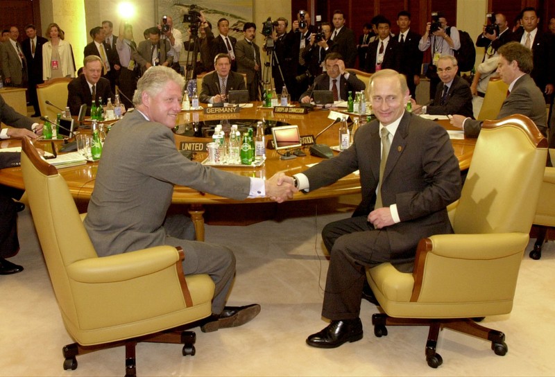 Ông Putin và tổng thống Mỹ Bill Clinton năm 1999.
