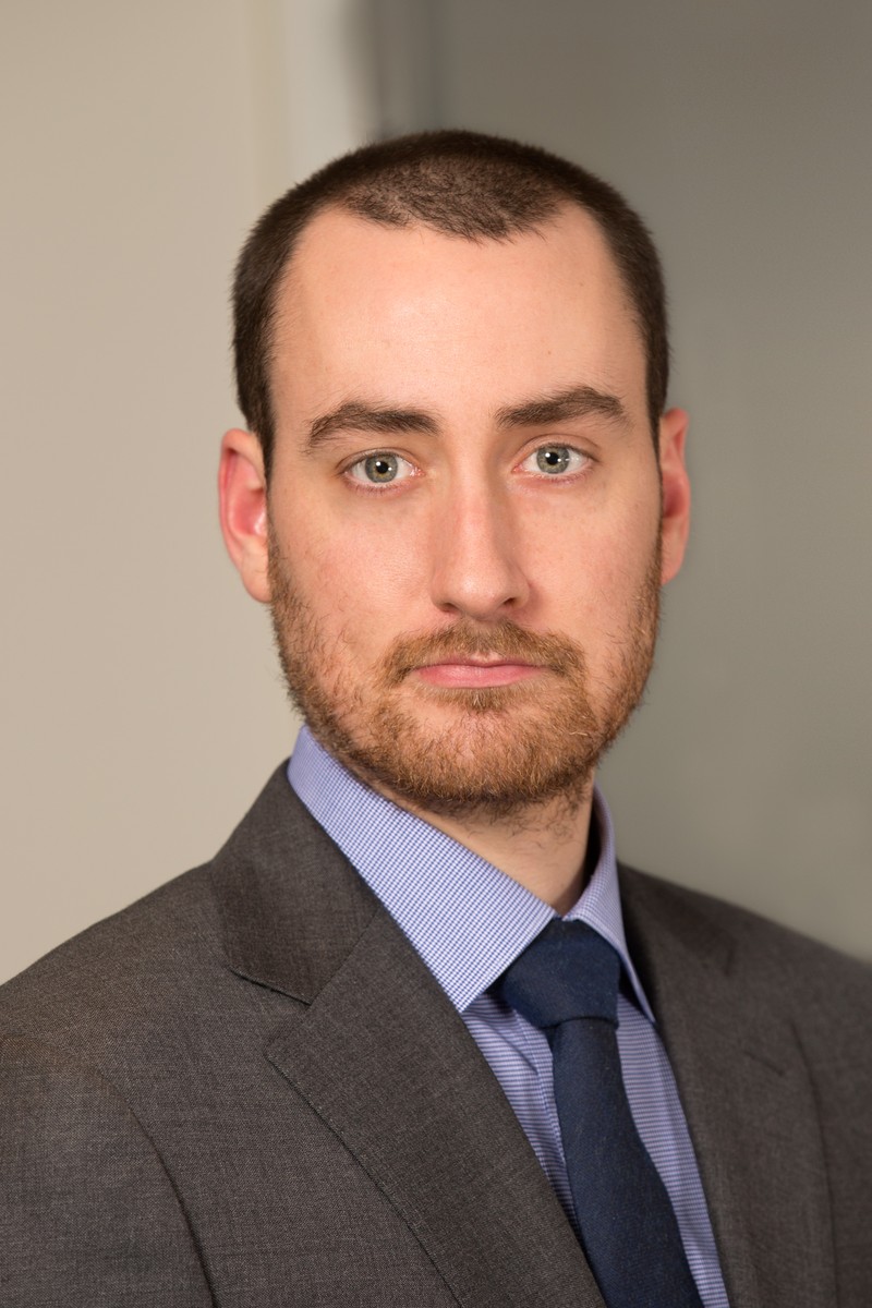 Ông John Glaser cho rằng Mỹ cần phải từ bỏ những điều phù phiếm như danh hiệu quốc tế của mình để tập trung vào những điều thiết thực hơn.