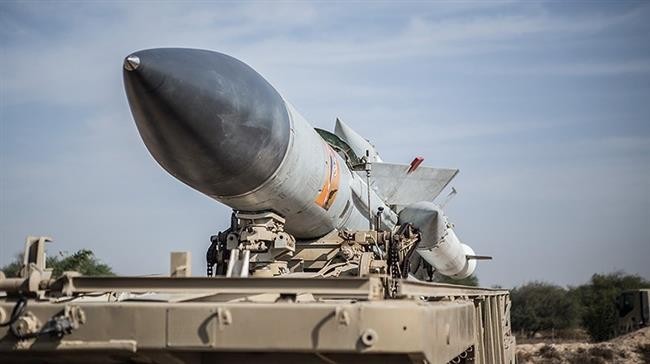 Phòng không Syria sử dụng hệ thống S-200 đã bắn nhầm vào máy bay trinh sát Nga Il-20 vào ngày 17.9. Có vẻ như không quân Israel đã sử dụng Il-20 làm lá chắn để thực hiện cuộc tấn công vào các mục tiêu Syria.