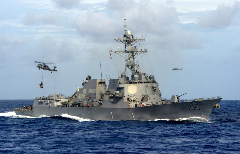 Tàu khu trục Mỹ USS Dewey thực hiện chiến dịch tuần tra vì tự do hàng hải FONOP trên Biển Đông.