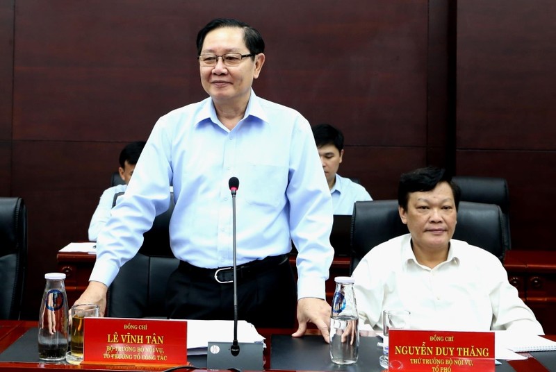 Bộ trưởng Bộ Nội vụ Lê Vĩnh Tân yêu cầu xử lý nghiêm vi phạm công tác cán bộ trong một hội nghị tổ chức tháng 7/2019. Bộ trưởng Bộ Nội vụ Lê Vĩnh Tân yêu cầu xử lý nghiêm vi phạm công tác cán bộ trong một hội nghị tổ chức tháng 7/2019.