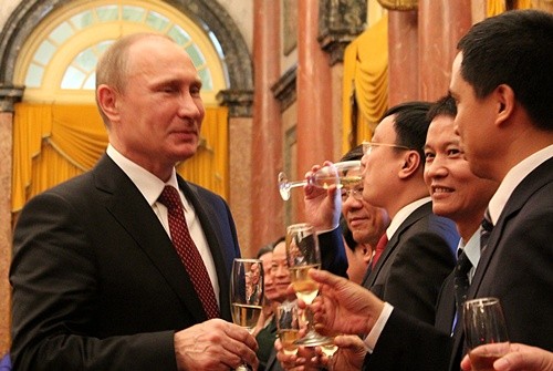 Tổng  thống Nga Putin trong chuyến thăm Việt Nam hồi tháng 11/2013 (ảnh tư liệu).