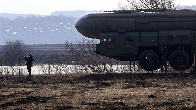 Tên lửa đạn đạo di động Topol-M của Nga.