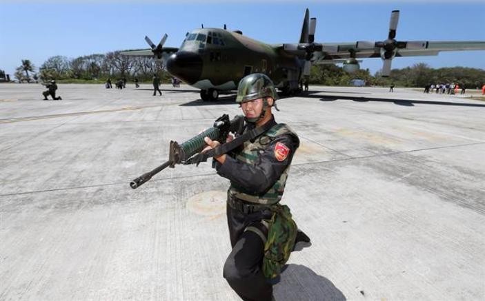 Đài Loan triển khai bất hợp pháp máy bay vận tải C-130H trên đảo Ba Bình thuộc quần đảo Trường Sa, Việt Nam. Nguồn ảnh: Chinatimes, Đài Loan..