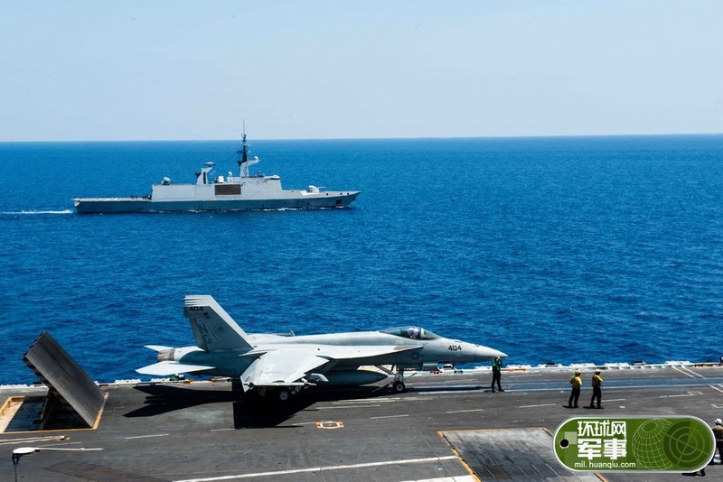 Biên đội tàu sân bay USS John C. Stennis và tàu hộ vệ FS Guepratte Pháp cùng tuần tra ở Biển Đông trong thời gian gần đây. Nguồn ảnh: Thời báo Hoàn Cầu, Trung Quốc..