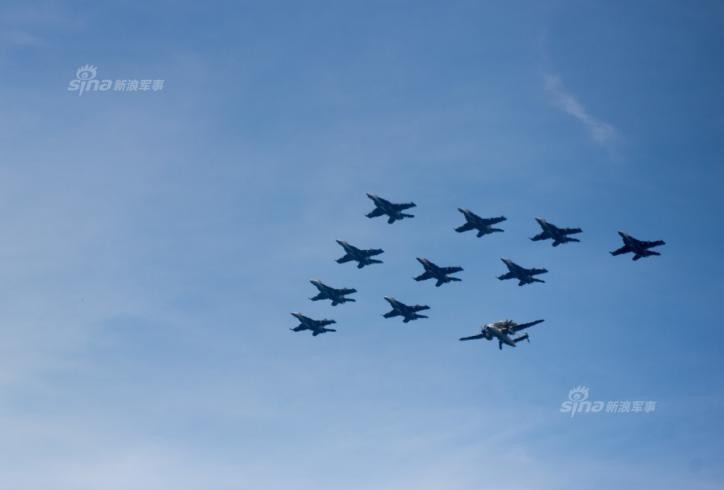 Ngày 17/5/2016, cụm tấn công tàu sân bay USS John C. Stennis phô trương sức mạnh trên Biển Đông. Nguồn ảnh: Sina Trung Quốc.