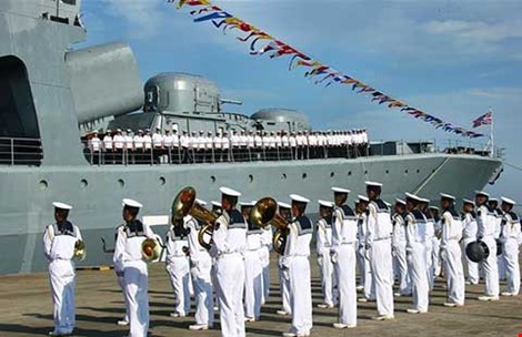 Tàu hải quân Nga ghé Trạm Giang ngày 12-9. Ảnh: THX