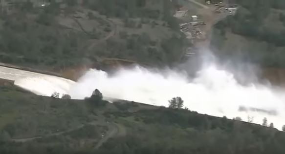 Đập Oroville ở Mỹ đứng trước nguy cơ vỡ, 130.000 người phải di tản