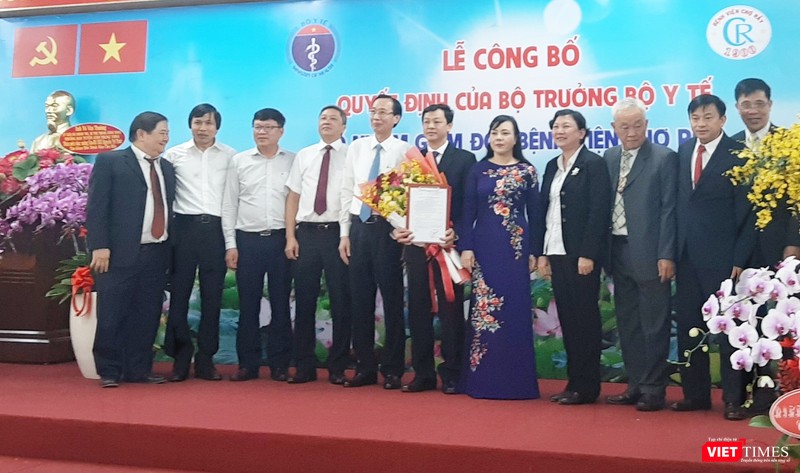 Bộ trưởng Bộ Y tế và Ban lãnh đạo BV Chợ Rẫy chúc mừng BS CK 2 Nguyễn Tri Thức Bộ trưởng Bộ Y tế và Ban lãnh đạo BV Chợ Rẫy chúc mừng BS CK 2 Nguyễn Tri Thức