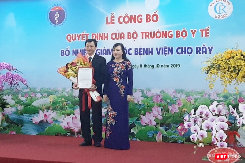 Bộ trưởng Bộ Y tế trao quyết định bổ nhiệm cho BSCK2 Nguyễn Tri Thức Bộ trưởng Bộ Y tế trao quyết định bổ nhiệm cho BSCK2 Nguyễn Tri Thức