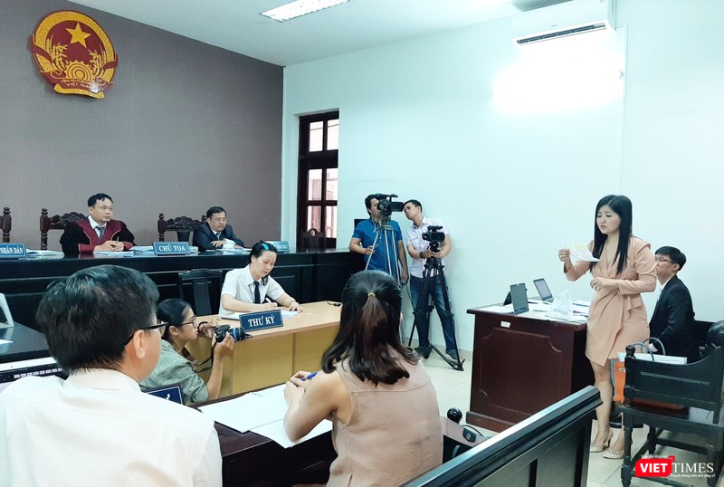 Bị đơn là bệnh nhân Nguyễn Thị Mộng Châu trình bày ý kiến trước tòa