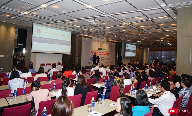 TS.BS Nguyễn Văn Vĩnh Châu – Giám đốc BV Bệnh nhiệt đới phát biểu tại hội nghị