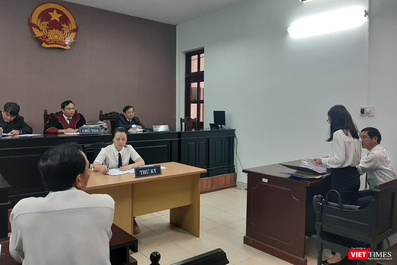 Đại điện phía bị đơn trình bày quan điểm trước khi HĐXX tuyên án ngày 11/11