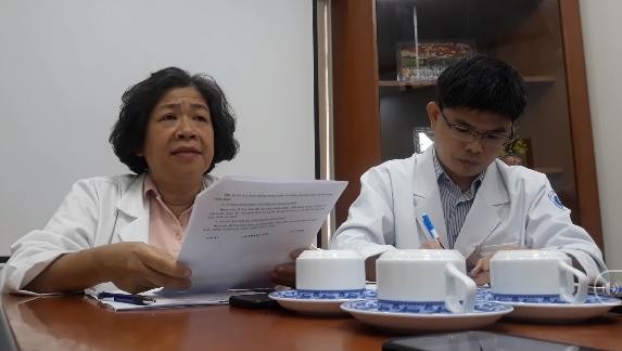 Bác sĩ Nguyễn Bá Mỹ Nhi - Phó Giám đốc BV Từ Dũ thông tin với báo chí vào ngày 7/1 về vụ thai nhi 40 tuổi bị tử vong. Ảnh: H.L