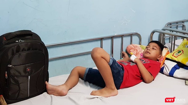 Vụ hàng loạt học sinh cấp cứu nghi do ngộ độc thực phẩm: 1 bệnh nhi bị trụy mạch