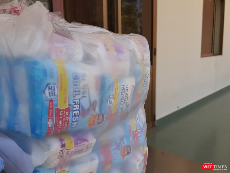 Công ty Sài gòn Co-op cung cấp nhu yếu phẩm cần thiết cho chị em phụ nữ. Ảnh: Nguyễn Trăm