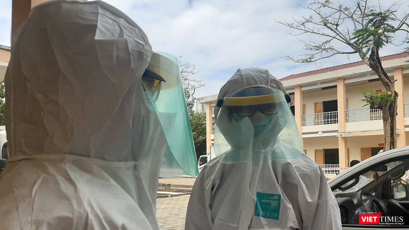 Trang phục bảo hộ y tế của y bác sĩ tại BV Dã chiến (Củ Chi). Ảnh: Nguyễn Trăm