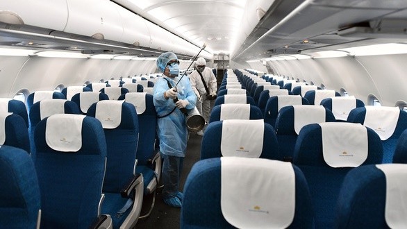 TP.HCM: Khử trùng toàn bộ các chuyến bay để phòng, chống lây nhiễm COVID-19.