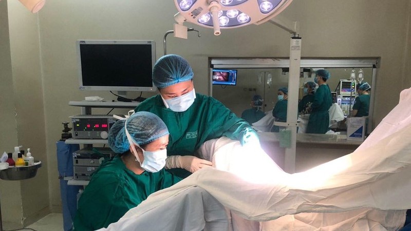 TP.HCM cách ly thêm 94 người tiếp xúc với hành khách Anh nhiễm COVID-19 ảnh 3 Cứu nguy cho bé gái 11 tuổi bị ứ máu nhiều trong âm đạo