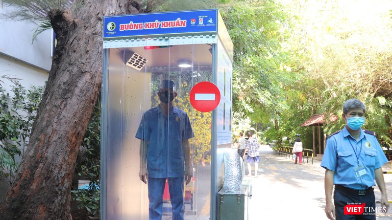 Nhiều nhân viên y tế BV huyện Bình Chánh bị cách ly, Sở Y tế TP.HCM chỉ đạo khẩn ảnh 1 Khẩn trương kiểm tra tác dụng của buồng khử khuẩn hiện nay