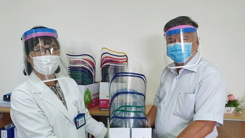 UBND TP.HCM phê bình nghiêm khắc Sở Tài nguyên - Môi trường vì “công văn hỏa táng“ ảnh 4 Những chiến sĩ “áo trắng” BV Chợ Rẫy làm tấm chắn giọt bắn, bảo vệ sức khỏe trong khi làm nhiệm vụ