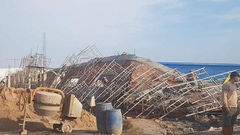 Sập tường đang thi công ở Đồng Nai, 10 người chết, nhiều người bị lấp