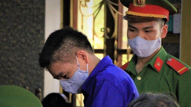 Phẫn nộ em học sinh lớp 1 bị cô giáo phê bình, đứng ở cổng trường giữa trời nắng vì đi học sớm ảnh 3 Xét xử vụ nâng điểm thi ở Sơn La: Quá nhiều người vắng mặt nhưng phiên tòa vẫn diễn ra