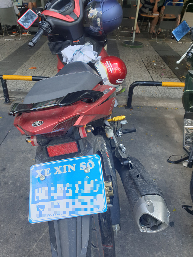 Xe của anh P. đang xin biển số. Ảnh: Tuổi Trẻ Online