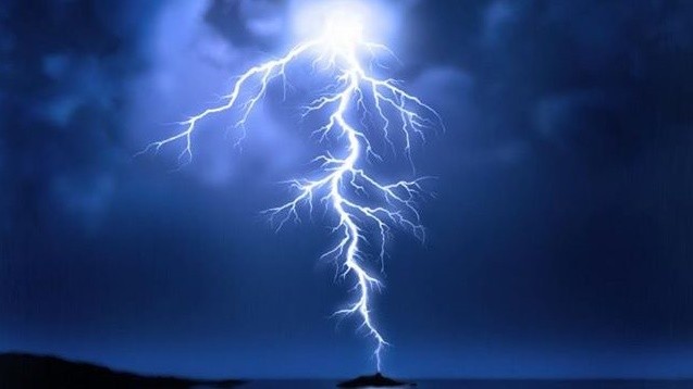 Choáng váng với tia sét kỷ lục thế giới dài 700km