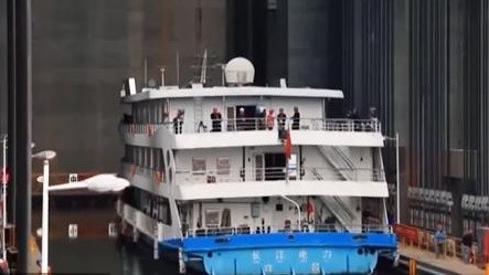 Thang máy ở đập Tam Hiệp dễ dàng nâng tàu 3.000 tấn bằng cách nào?