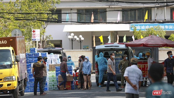 Phát hiện 33 người ở TP. HCM có triệu chứng về đường hô hấp đều về từ Đà Nẵng ảnh 3 Lịch trình phức tạp của 8 bệnh nhân mắc COVID-19 tại thành phố Đà Nẵng