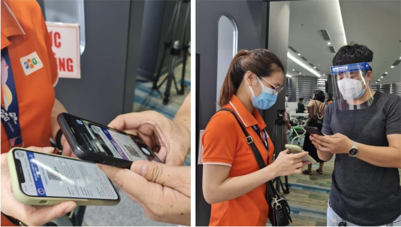 Nhân viên y tế của điểm tiêm kiểm tra kết quả khai báo y tế, xác nhận người khai báo đã đến điểm tiêm chủng vaccine. Ảnh: SYT TP.HCM Nhân viên y tế của điểm tiêm kiểm tra kết quả khai báo y tế, xác nhận người khai báo đã đến điểm tiêm chủng vaccine. Ảnh: SYT TP.HCM