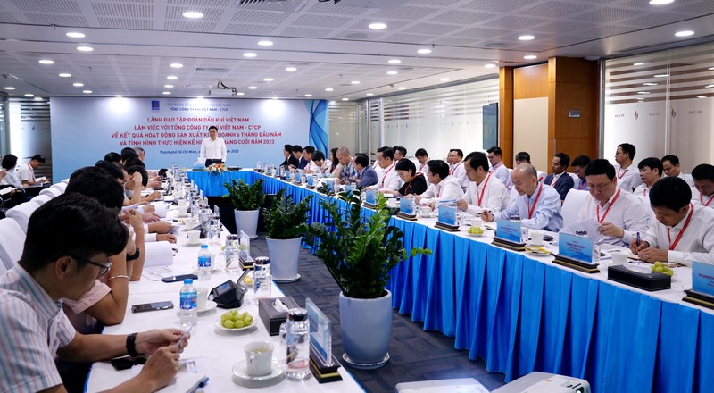 1. cuoc hop 6 thang.JPG