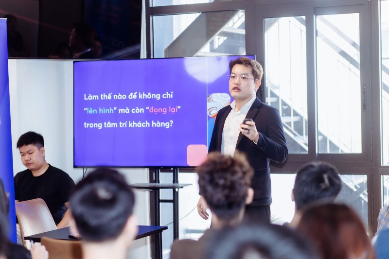 Ông Alex Ngô – Head of Marketing MGID giới thiệu tổng quan về Native Ads, một hình thức quảng cáo tối ưu cho doanh nghiệp.