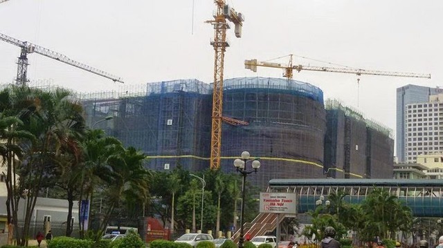 Vinhomes Nguyễn Chí Thanh đang xây tầng 18